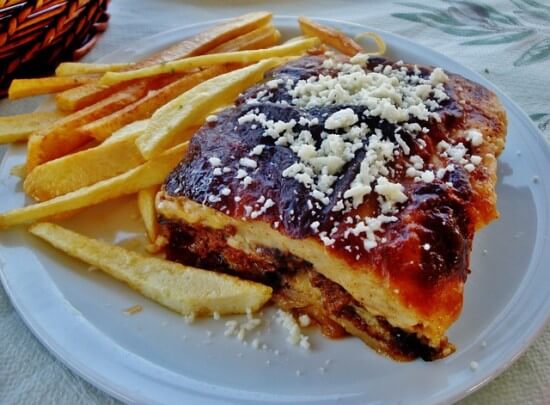tradycyjna grecka mousaka