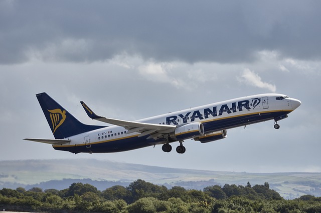 Samolot lini Ryanair startuje