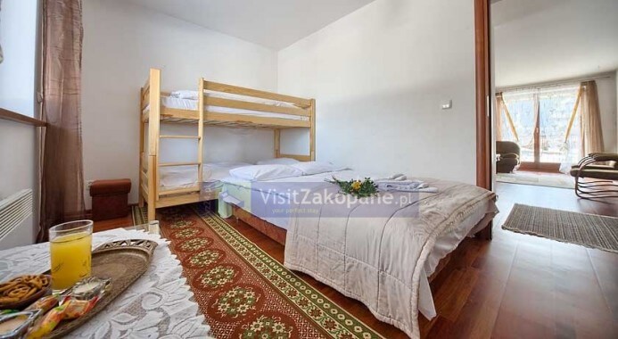 Komfortowa sypialnia w jednym z apartamentów