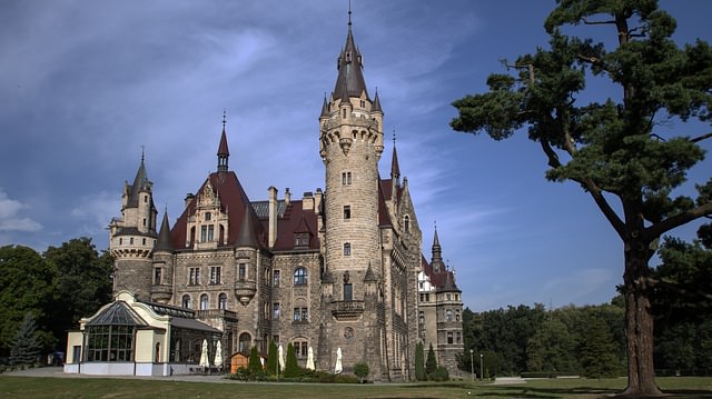 zamek moszna